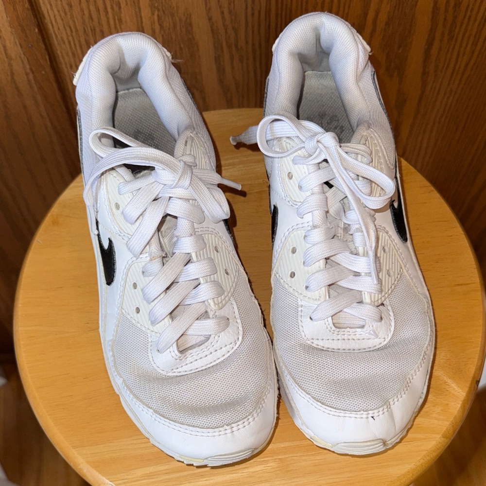 NIKE Air Max 90 Shoes